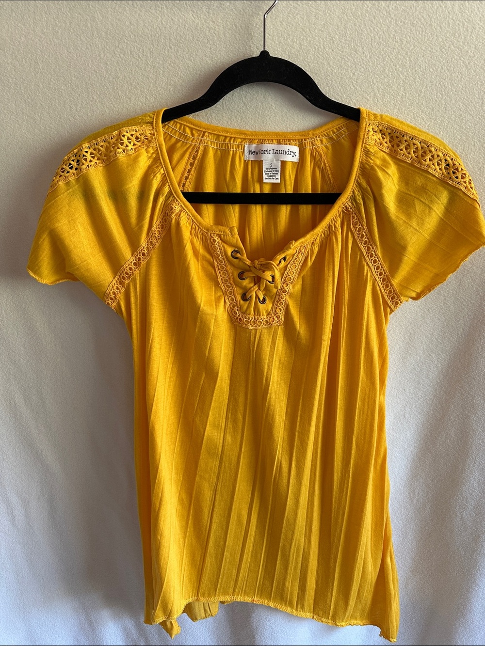 New York Laundry Yellow Lace-Up Top Bright & Flowy Size Small